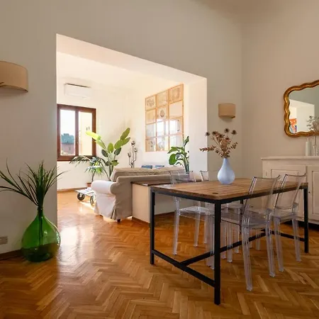 Διαμέρισμα Bright And Spacious Arno View Φλωρεντία