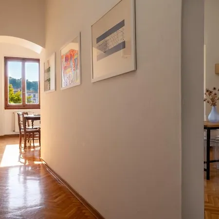 Daire Bright And Spacious Arno View *